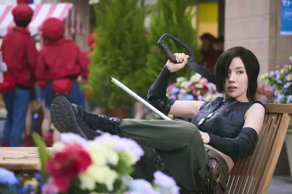 「映画『はたらく細胞』から永野芽郁、佐藤健ら細胞たちが芦田愛菜演じる高校生の体内で働く場面写真」の画像
