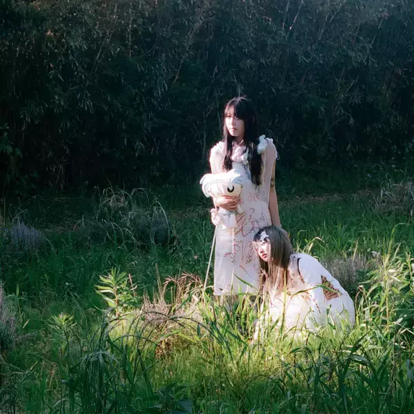 「ポップユニット・iVyは、痛みや鬱屈に抗って「好き」を体現する。ネット、ライブシーンをまたぐ新アイコン」の画像