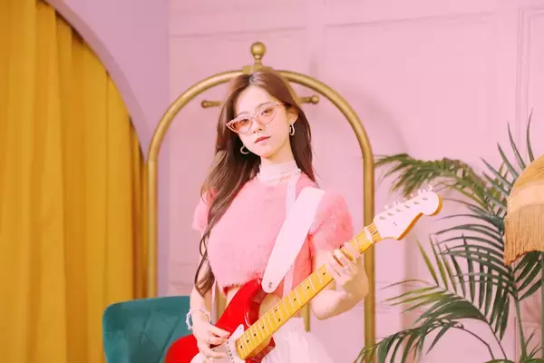 「Snow Man佐久間大介らが白スーツでダンス。映画『スペシャルズ』ダンス動画＆挿入歌リスト公開」の画像