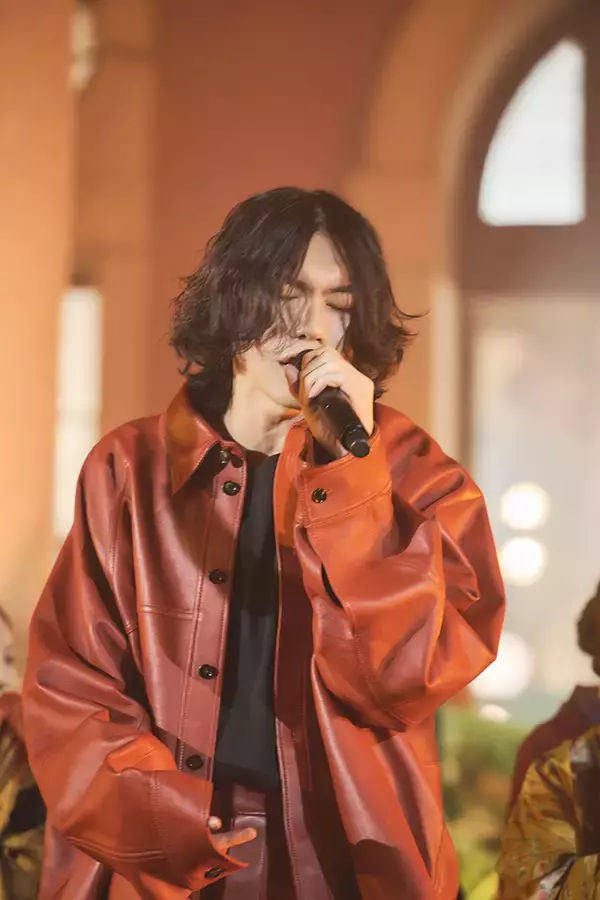 「米津玄師“IRIS OUT”“さよーならまたいつか！”『NHK紅白歌合戦』パフォーマンス映像公開」の画像