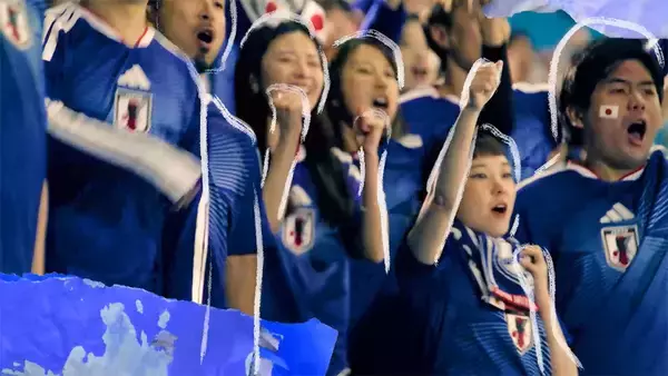 「Adoが歌うアディダスサッカー日本代表ユニフォームソング“綺羅”を使用したCMが放送中」の画像