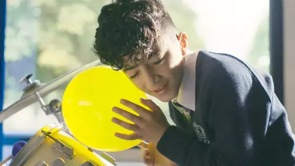 「言語や国籍が違っても「共通点」でつながれる。ドキュメンタリー『ぼくの名前はラワン』が教えてくれること」の画像