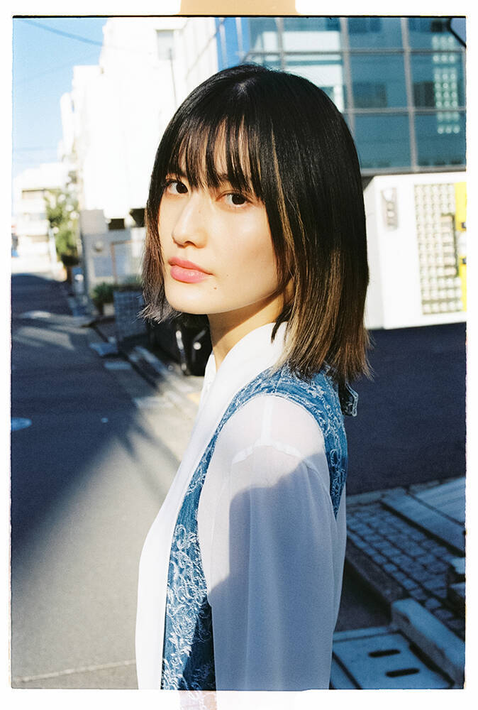 橋本愛が社会に向けて発信する理由。「知ることから逃げない」と決めた20代と、表現にかける思い