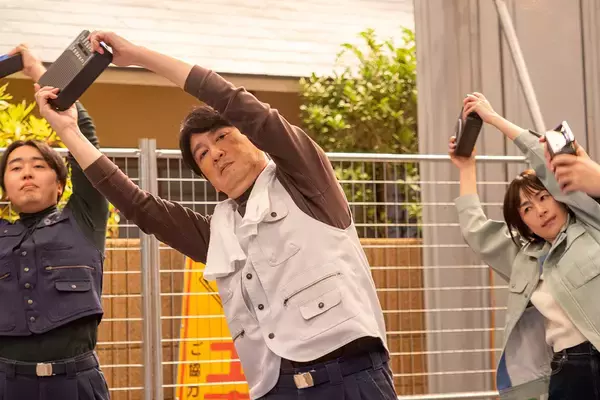 「久保史緒里が内村光良扮する三津谷寛治からダメ出し。NHK『LIFE!夏』8月11日放送」の画像