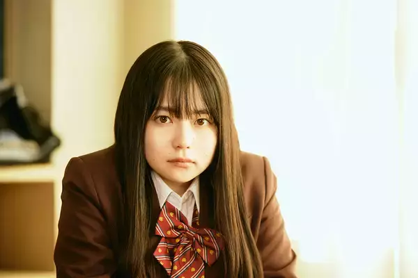 「校庭に人間ピラミッド出現。山田杏奈主演『NEW GROUP』追加キャストに青木柚、ピエール瀧」の画像