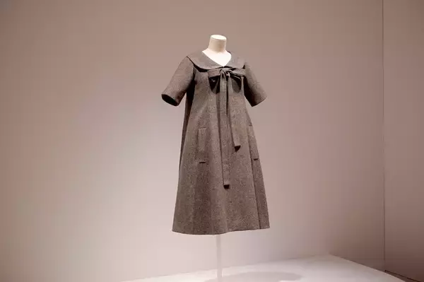 「『イヴ・サンローラン展　時を超えるスタイル』が開幕。40年の歴史が詰まった美の世界をレポート」の画像