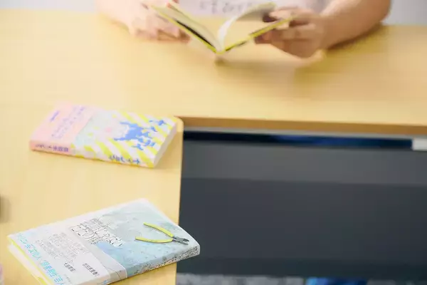 「大前粟生×佐伯ポインティが語る、男らしさ問題。笑いは「暴力」も「イジリ」に変えてしまう」の画像