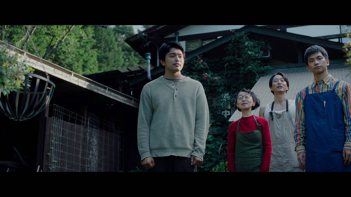 King Gnu井口理主演映画『逃げろお嬢さん』推しを守ろうと奮闘する男の一日を切り取った場面写真