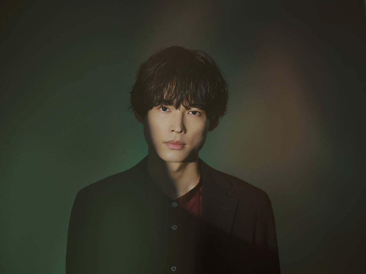 松村北斗×岡崎紗絵『告白－25年目の秘密－』スーツ姿の役ビジュアル公開