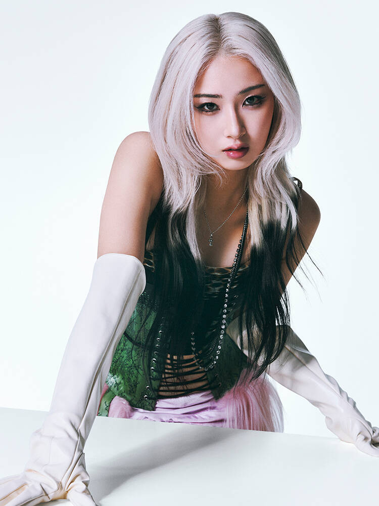 HANA、7か月ぶり新曲“Slidin”を10月29日にリリース。ジャケットはMAHINAの描き下ろし