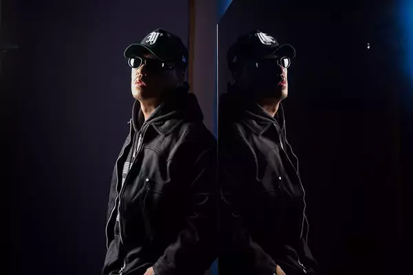 「恋リアは「しゃらくせぇ」。AK-69と永野がNetflixリアリティシリーズ『ラヴ上等』でヤンキーから学ぶ「感情のむき出し方」」の画像