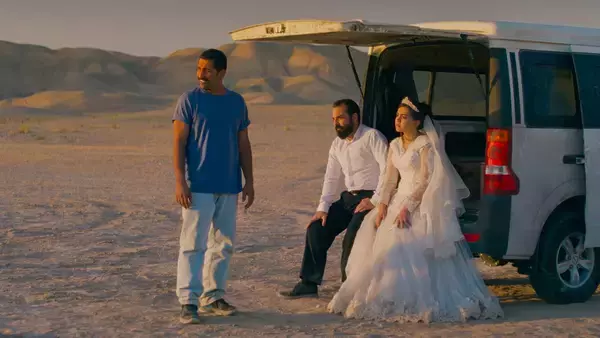 「イランでは、怒りというエネルギーを笑いに転換する。イランと日本を映画でつなぐ翻訳者に聞く」の画像
