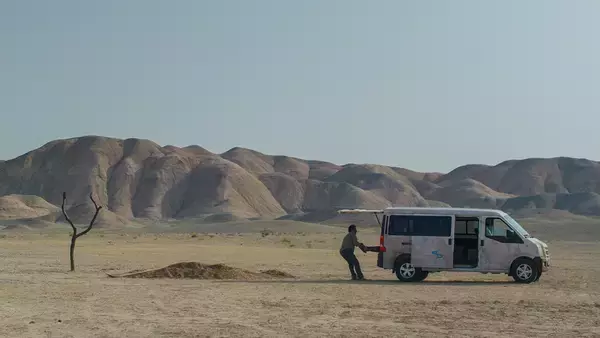 「イランでは、怒りというエネルギーを笑いに転換する。イランと日本を映画でつなぐ翻訳者に聞く」の画像