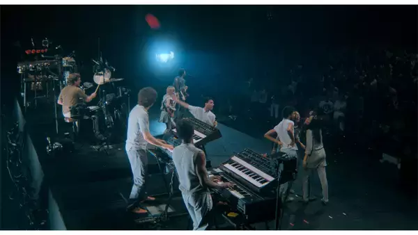 「『ストップ・メイキング・センス』をTalking Headsの4人が語る。「愛を表現した」40年前のライブが蘇る」の画像