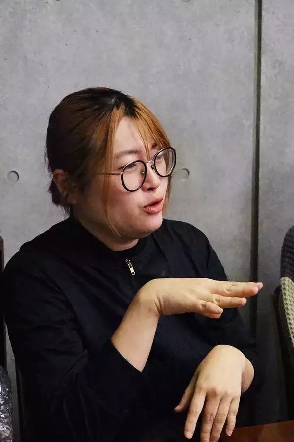 「ろう者とクルド人の「小競り合い」を描く。わかりあえないことを受け入れた映画『みんな、おしゃべり!』制作秘話」の画像