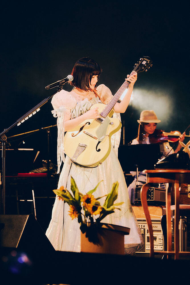 吉澤嘉代子のライブアルバム『若草六花』が8月発売。秋にはアコースティックツアー開催