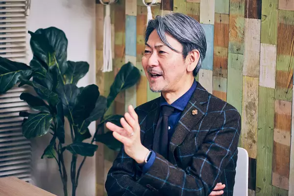 「断酒中のアーティストが酒場をめぐる『断酒酒場』。著者が精神科医・松本俊彦と語る、依存症と社会の話」の画像