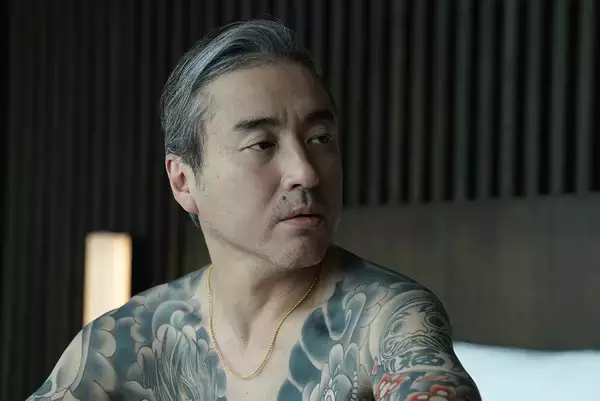 「柳楽優弥×松村北斗共演のNetflix『九条の大罪』正義と悪が入り乱れるカオスな相関図＆場面写真」の画像