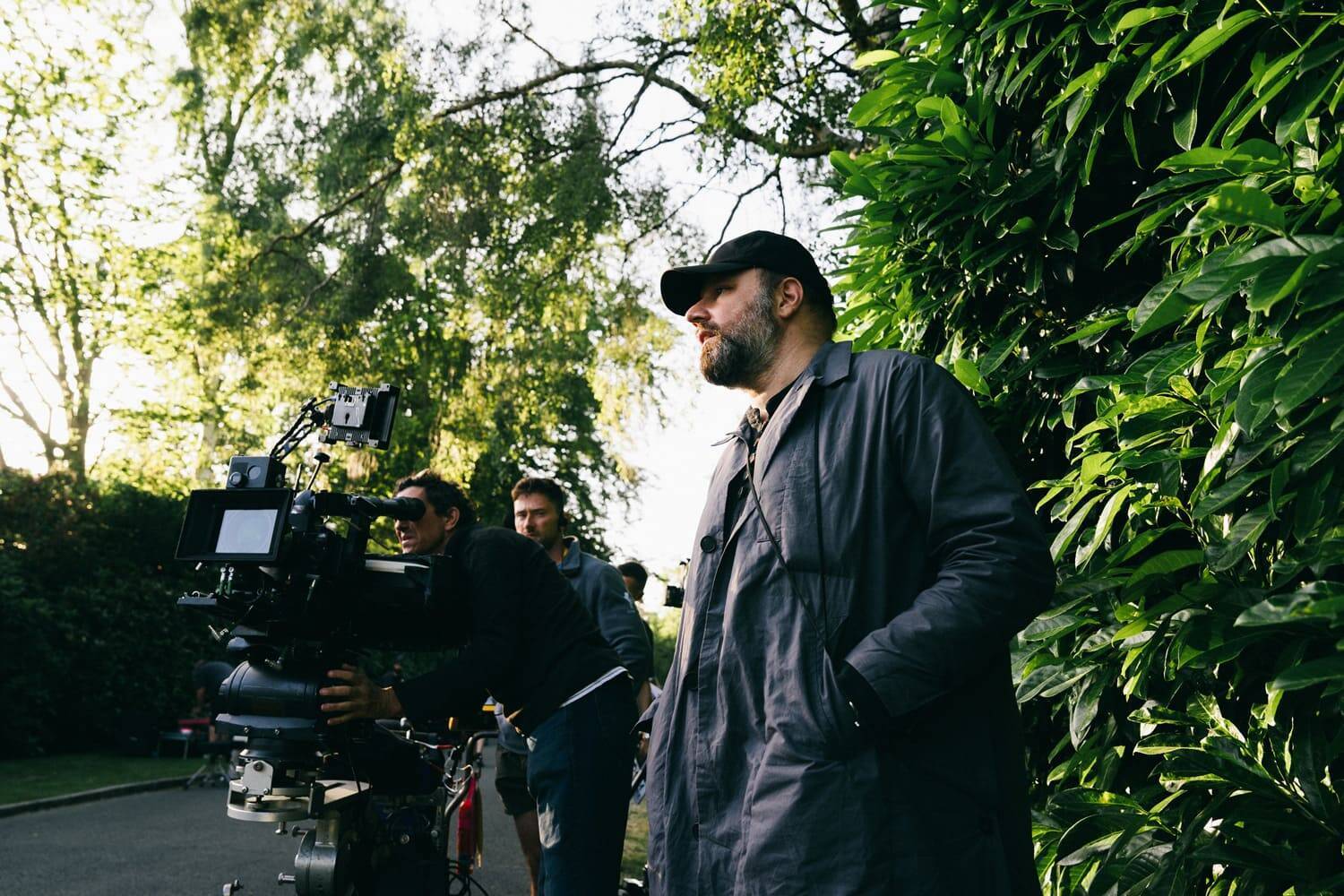 『ブゴニア』ランティモス監督の撮影風景を、写真担当JIMAに聞く。見どころは？エマ・ストーンは？