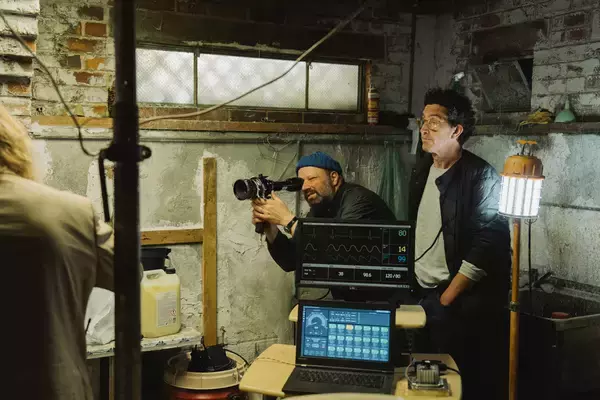 「『ブゴニア』ランティモス監督の撮影風景を、写真担当JIMAに聞く。見どころは？エマ・ストーンは？」の画像