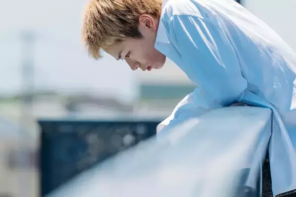 「北村匠海、林裕太、綾野剛の「素顔」と「裏の顔」。映画『愚か者の身分』場面写真10点到着」の画像