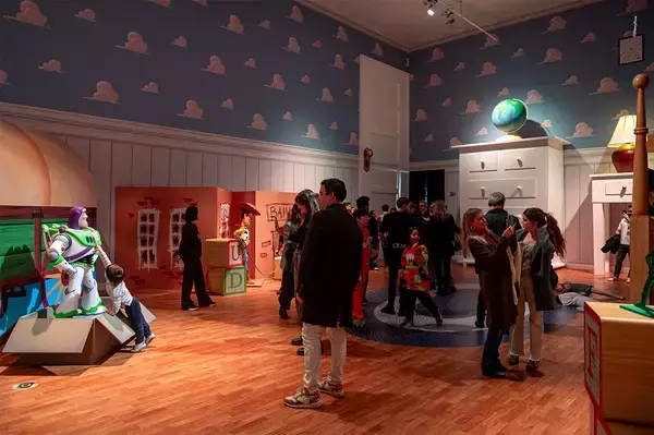 「『ピクサーの世界展』初上陸。『トイ・ストーリー』や『モンスターズ・インク』の世界を実物大で再現」の画像