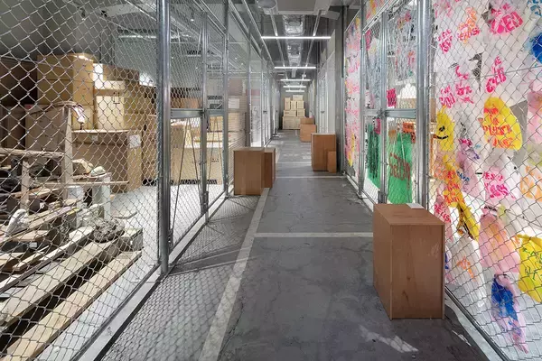 「ホテルの地下に「見せる収蔵庫」が？未知の才能と出会うKAIKA 東京のアワードレポ」の画像