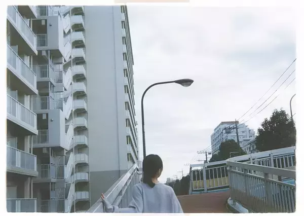 「上村窓写真連載vol.3『どこだよここは だれだよきみは』〜冨樫優花と街を歩く〜」の画像