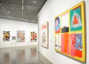 美術史から「見落とされた」女性作家14人を再発見。時代に挑む『アンチ・アクション展』レポ