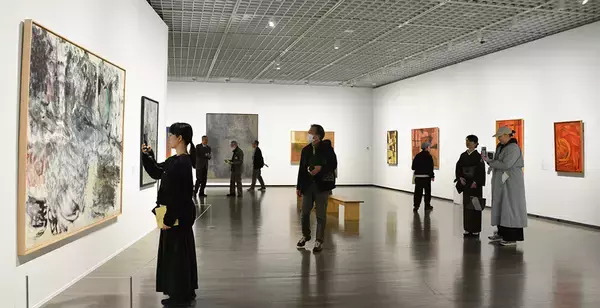 「美術史から「見落とされた」女性作家14人を再発見。時代に挑む『アンチ・アクション展』レポ」の画像