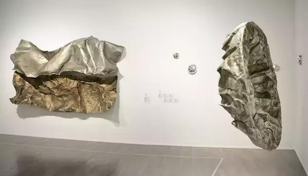 「美術史から「見落とされた」女性作家14人を再発見。時代に挑む『アンチ・アクション展』レポ」の画像