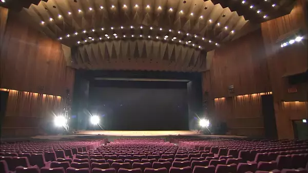 「堂本光一＆伊野尾慧が「帝国劇場」最後の瞬間を見守る。NHK BS『解体キングダム』2月28日放送」の画像