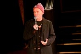 レッチリのベーシスト・フリーの初ソロ作『Honora』。63歳のロックスターがジャズに回帰した理由とは