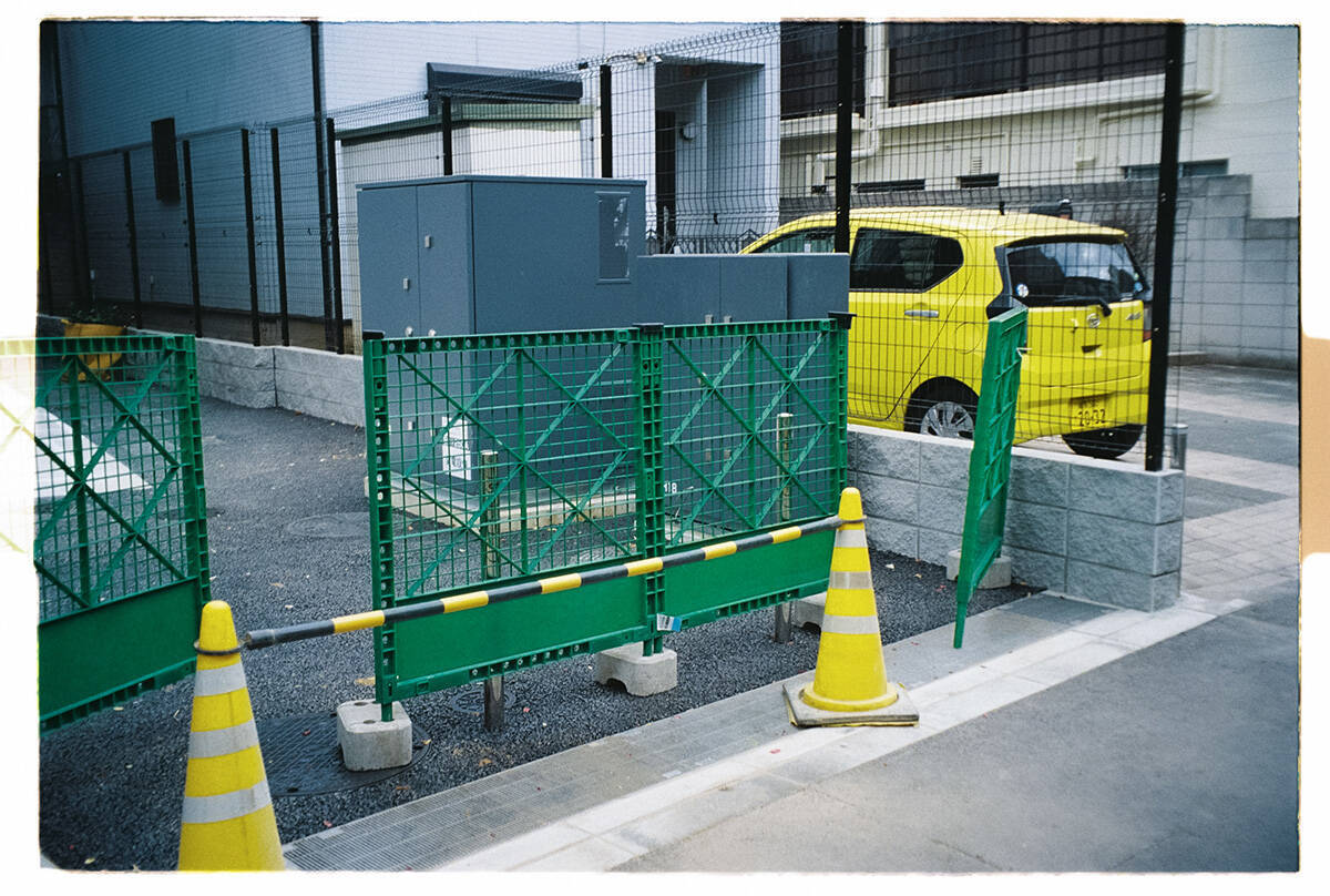 上村窓写真連載vol.5『どこだよここは だれだよきみは』〜関めぐみと街を歩く〜