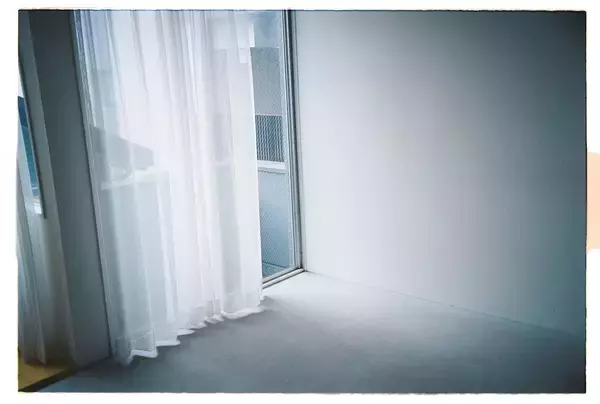 「上村窓写真連載vol.5『どこだよここは だれだよきみは』〜関めぐみと街を歩く〜」の画像