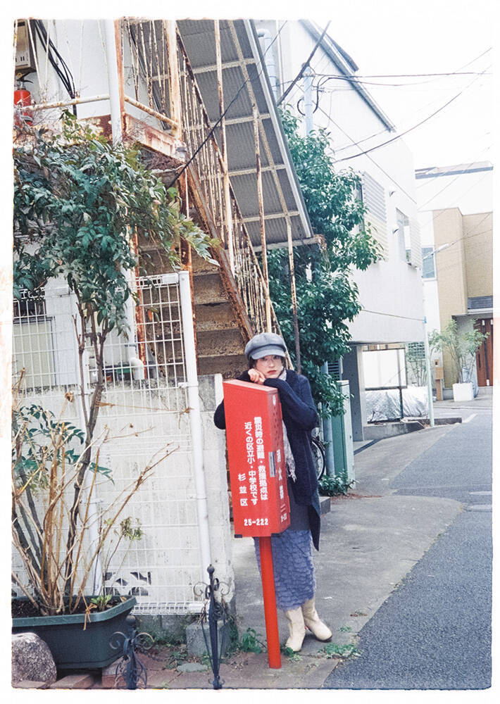 上村窓写真連載vol.5『どこだよここは だれだよきみは』〜関めぐみと街を歩く〜