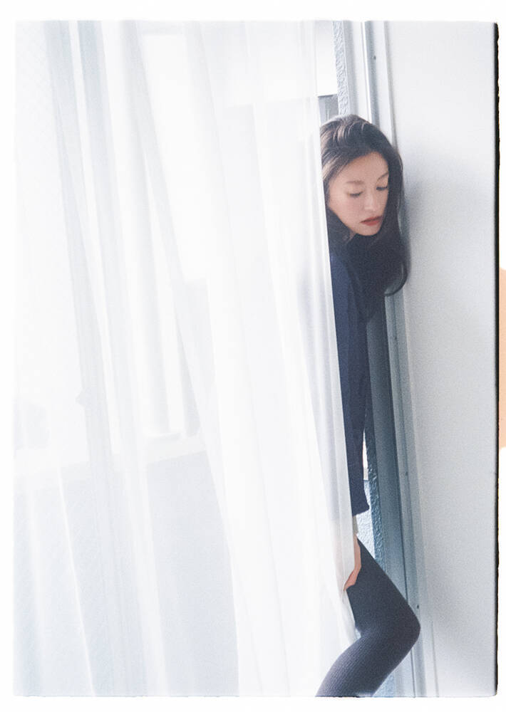 上村窓写真連載vol.5『どこだよここは だれだよきみは』〜関めぐみと街を歩く〜