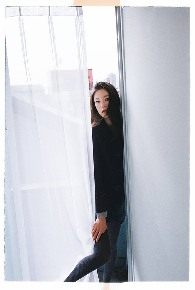 上村窓写真連載vol.5『どこだよここは だれだよきみは』〜関めぐみと街を歩く〜