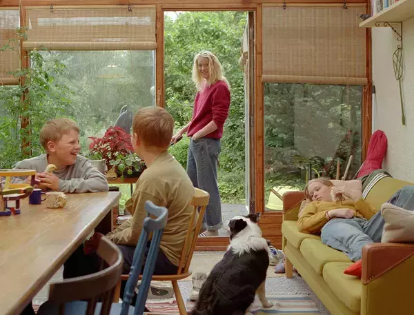 「フリーヌル・パルマソン監督最新作『きれっぱしの愛』が7月3日公開。メインビジュアル＆ティザー予告編」の画像