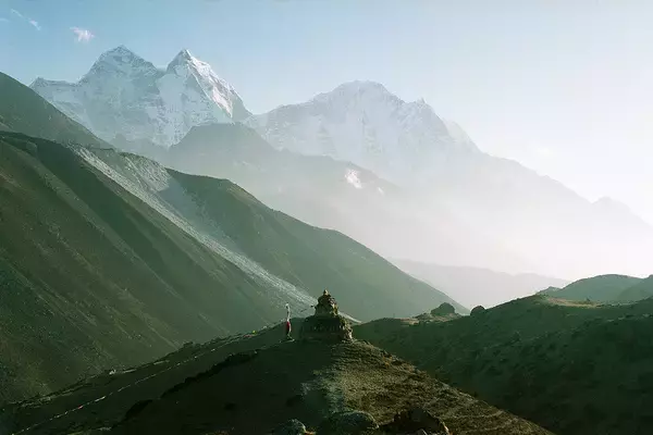 「鈴木渉の作品展『Everest Eats』が1月30日から開催。「エベレスト街道」で出会った食と風景」の画像