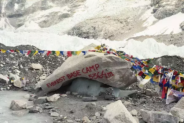 「鈴木渉の作品展『Everest Eats』が1月30日から開催。「エベレスト街道」で出会った食と風景」の画像