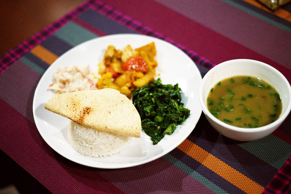 鈴木渉の作品展『Everest Eats』が1月30日から開催。「エベレスト街道」で出会った食と風景