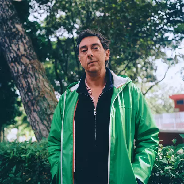 「虚構と現実の境が揺らぐ映画の旅『グランドツアー』。カンヌ監督賞ミゲル・ゴメスとフィクションを考える」の画像