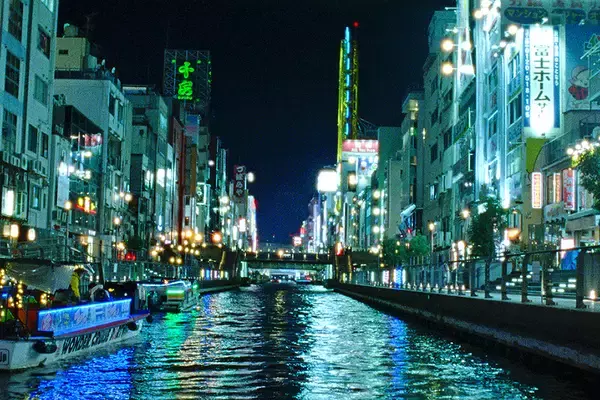 「虚構と現実の境が揺らぐ映画の旅『グランドツアー』。カンヌ監督賞ミゲル・ゴメスとフィクションを考える」の画像