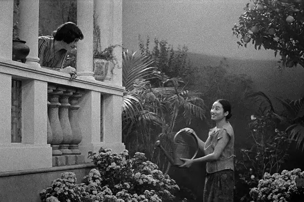 「虚構と現実の境が揺らぐ映画の旅『グランドツアー』。カンヌ監督賞ミゲル・ゴメスとフィクションを考える」の画像