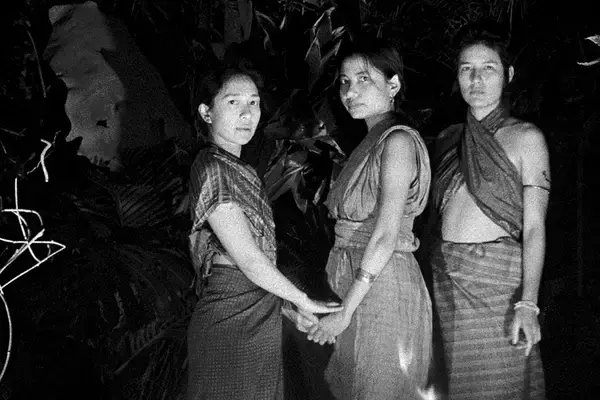 「虚構と現実の境が揺らぐ映画の旅『グランドツアー』。カンヌ監督賞ミゲル・ゴメスとフィクションを考える」の画像