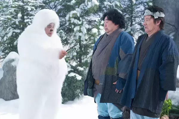 NHK『LIFE！冬1』に富栄ドラムが出演。雪男役で内村光良、塚地武雅と共演