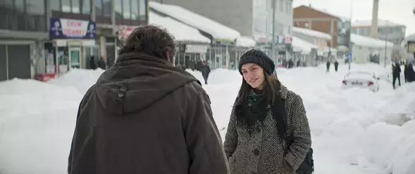 「ヌリ・ビルゲ・ジェイラン監督最新作『二つの季節しかない村』予告編＆場面写真到着」の画像