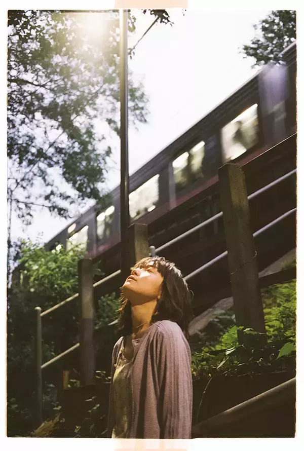 「上村窓写真連載vol.6『どこだよここは だれだよきみは』〜園凜と街を歩く〜」の画像