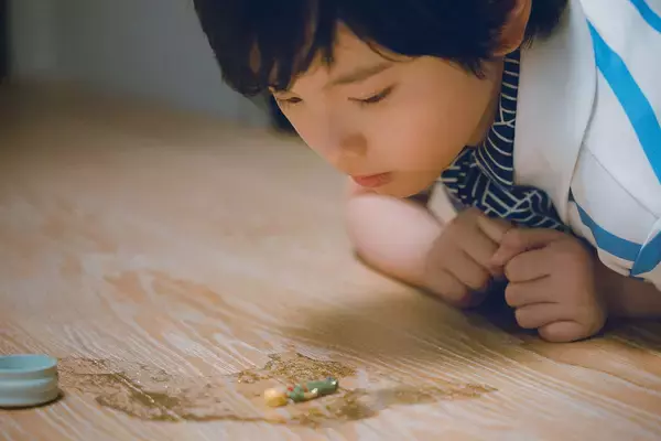 「是枝裕和監督『箱の中の羊』5月29日公開。綾瀬はるか＆千鳥・大悟の息子役は桒木里夢」の画像